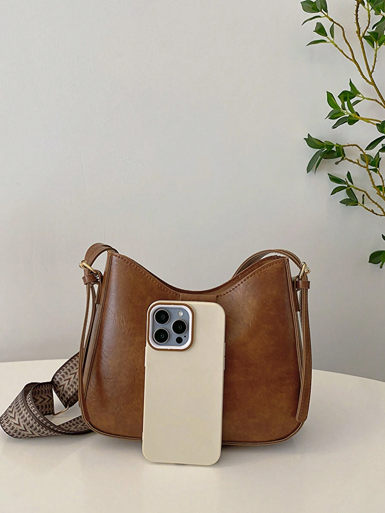Minimalist Bucket Bag – Adjustable Wide Strap Crossbody - Image 4