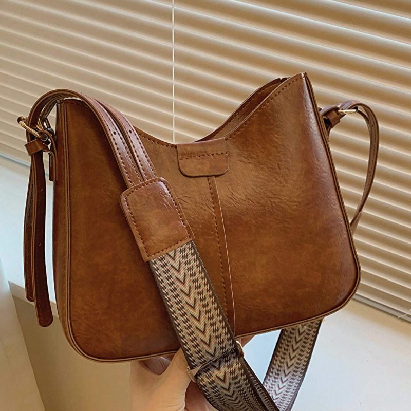Minimalist Bucket Bag – Adjustable Wide Strap Crossbody