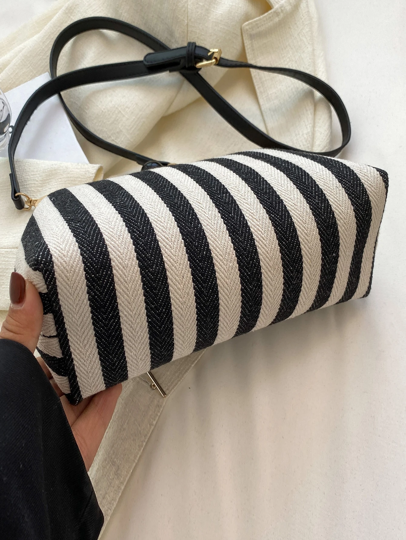 Striped Canvas Crossbody Bag – Color Block Design - Image 4