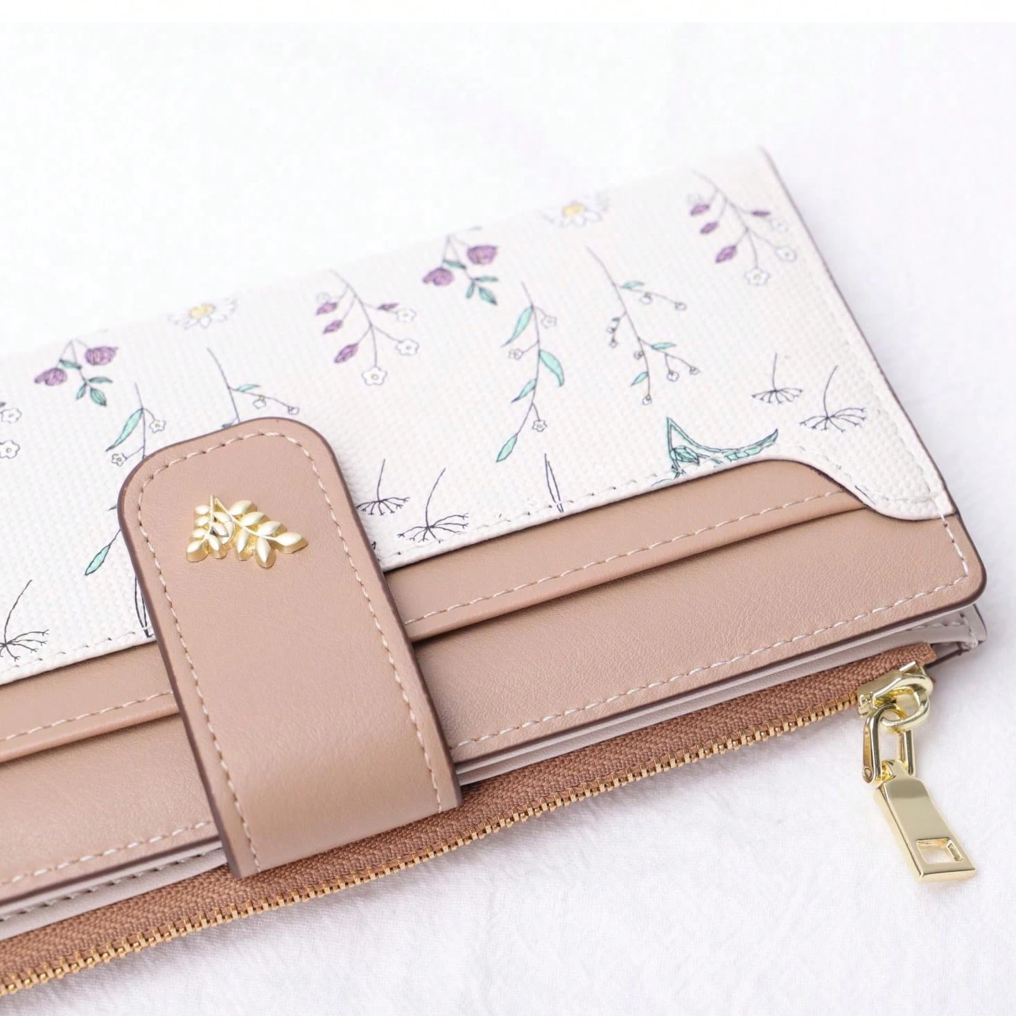 Suphiar Floral Pattern Zip-Up Long Wallet – Foldable & Stylish - Image 4