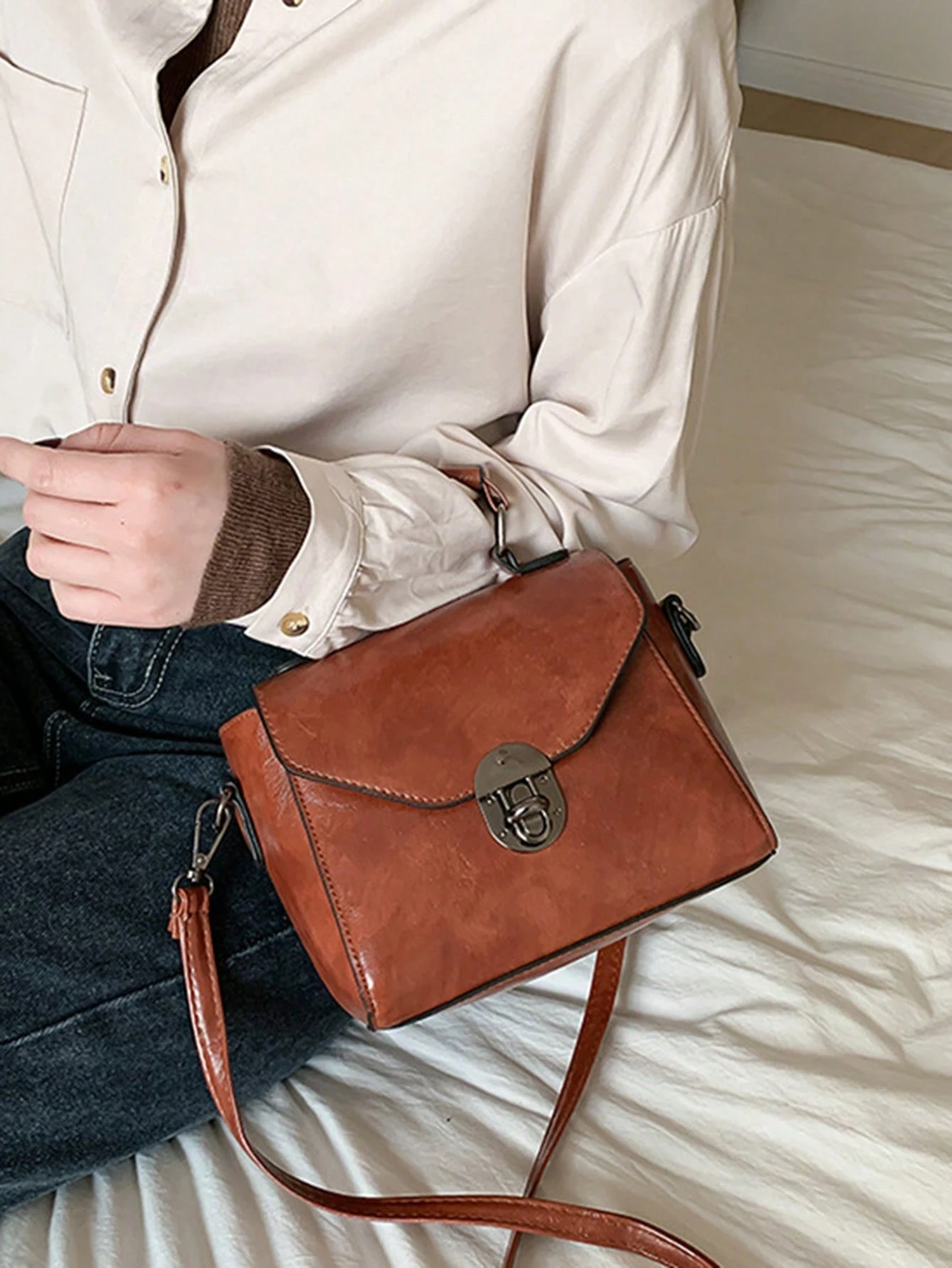 Vintage Flap Square Messenger Bag – Large Capacity PU Leather Shoulder Bag - Image 4