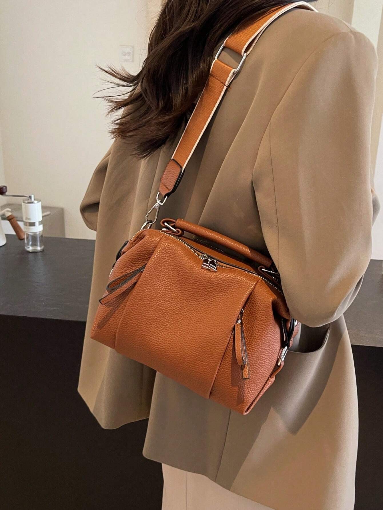 Vintage Minimalist Elegant Women's Handbag - Image 5